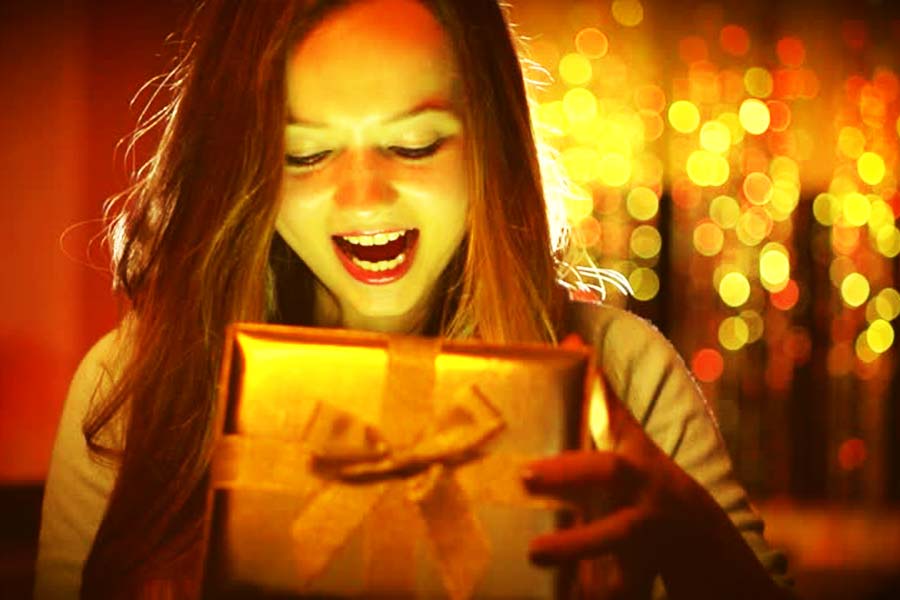 Tips Memberikan Hadiah Kejutan Untuk Sang Kekasih