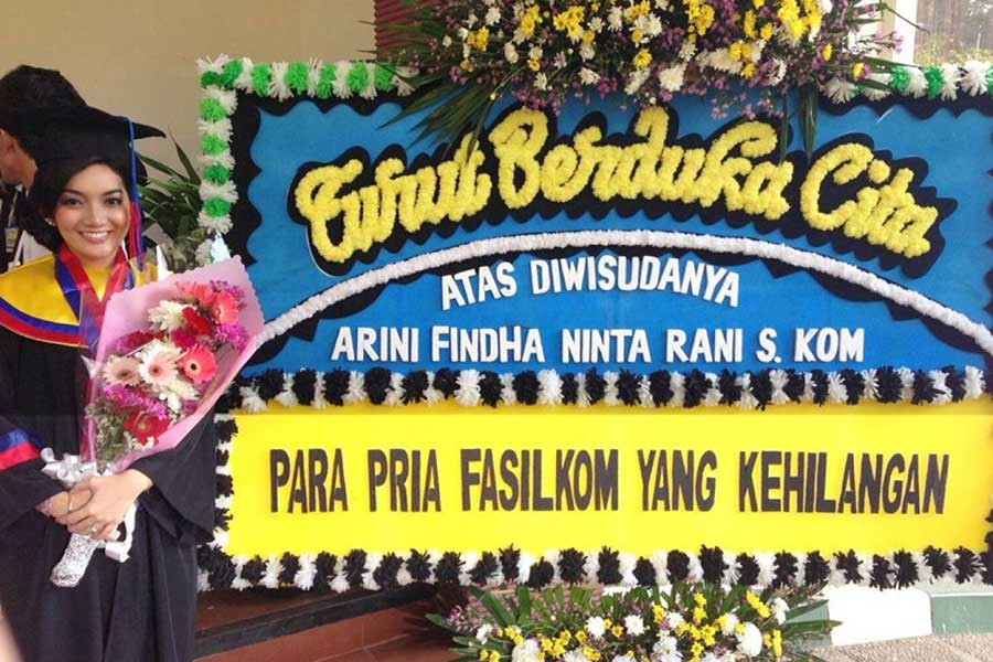 Mengapa-Orang-Indonesia-Suka-Saling-Kirim-Karangan-Bunga-Papan